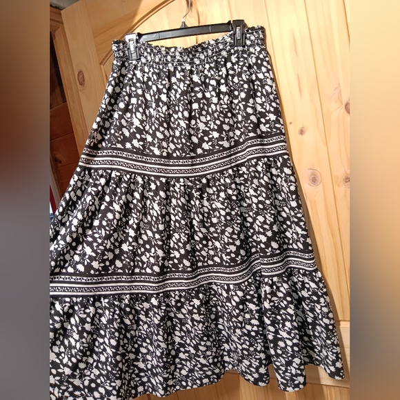 Max Studio Skirt NWOT - Picture 2 of 4